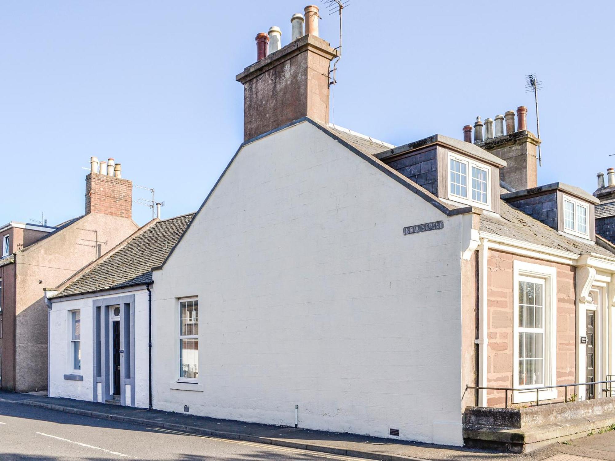 Dezzys Villa Montrose Exterior photo
